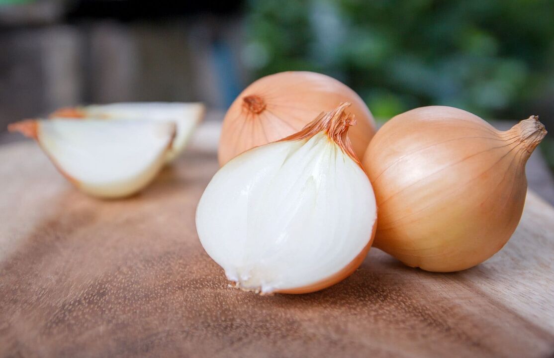 Onions to treat warts